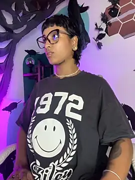 Snapshot of LollaByer chatting on October 24, 2025, 9:11 pm LollaByer online show from October 24, 2025, 9:11 pm