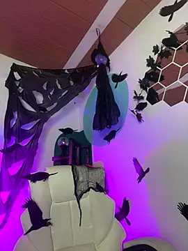 Snapshot of LollaByer chatting on October 27, 2025, 9:08 pm LollaByer online show from October 27, 2025, 9:08 pm