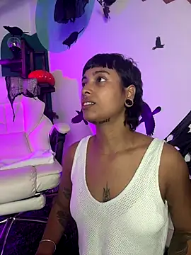 Snapshot of LollaByer chatting on October 30, 2025, 10:32 pm LollaByer online show from October 30, 2025, 10:32 pm