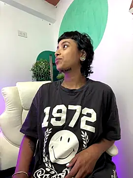 Snapshot of LollaByer chatting on November 23, 2025, 9:03 pm LollaByer online show from November 23, 2025, 9:03 pm