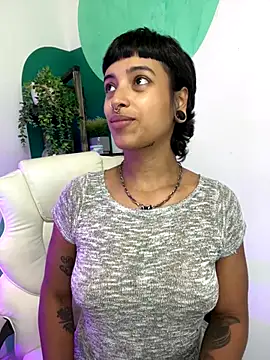 Snapshot of LollaByer chatting on November 26, 2025, 9:05 pm LollaByer online show from November 26, 2025, 9:05 pm