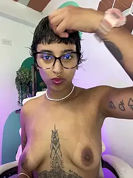 Snapshot of LollaByer chatting on November 29, 2025, 11:08 pm LollaByer online show from November 29, 2025, 11:08 pm