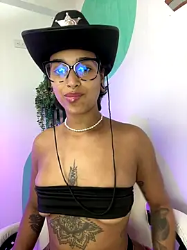 Snapshot of LollaByer chatting on December 1, 2025, 9:09 pm LollaByer online show from December 1, 2025, 9:09 pm