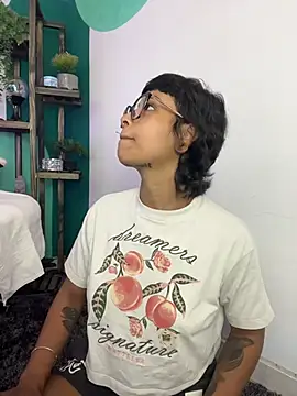 Snapshot of LollaByer chatting on December 15, 2025, 9:08 pm LollaByer online show from December 15, 2025, 9:08 pm