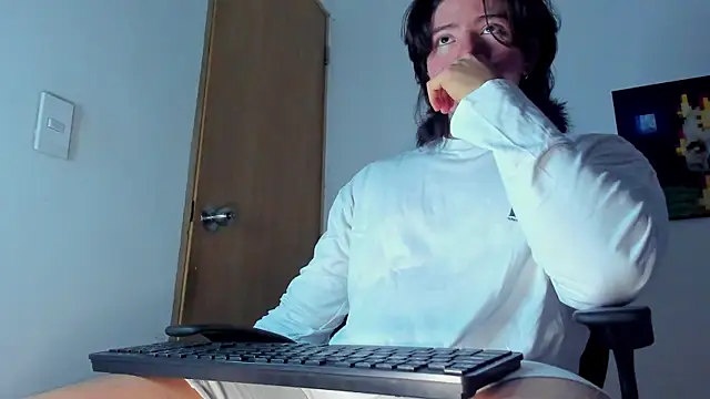 Snapshot of AngelBennet_ chatting on October 22, 2025, 10:31 pm AngelBennet online show from October 22, 2025, 10:31 pm