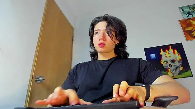 Snapshot of AngelBennet_ chatting on October 28, 2025, 10:45 pm AngelBennet online show from October 28, 2025, 10:45 pm