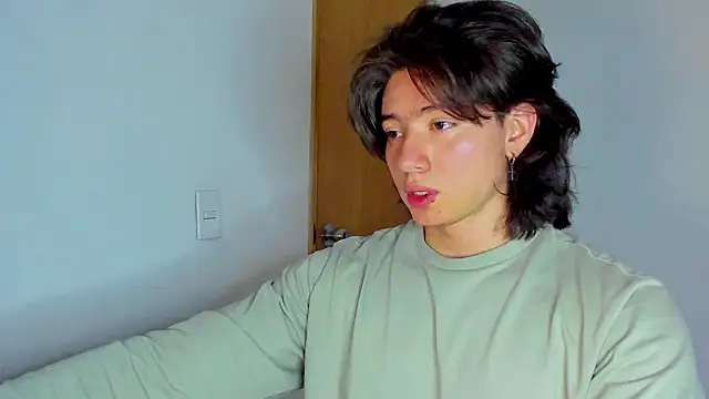 Snapshot of AngelBennet_ chatting on November 14, 2025, 10:40 pm AngelBennet online show from November 14, 2025, 10:40 pm