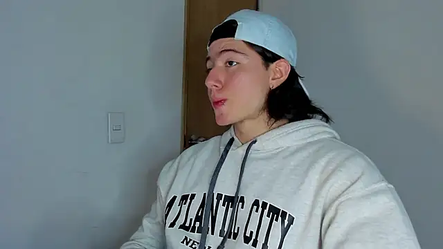 Snapshot of AngelBennet_ chatting on November 18, 2025, 1:11 am AngelBennet online show from November 18, 2025, 1:11 am