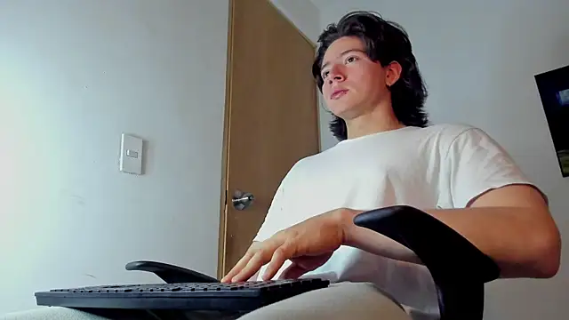 Snapshot of AngelBennet_ chatting on December 2, 2025, 10:49 pm AngelBennet online show from December 2, 2025, 10:49 pm