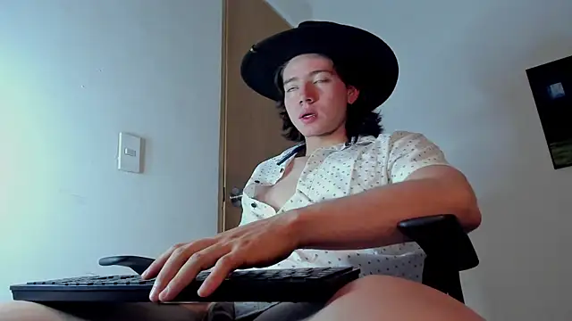 Snapshot of AngelBennet_ chatting on December 3, 2025, 11:03 pm AngelBennet online show from December 3, 2025, 11:03 pm