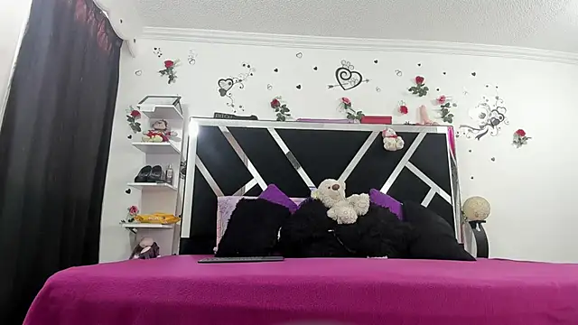 Snapshot of thedream_girls chatting on November 4, 2025, 12:04 pm thedream girls online show from November 4, 2025, 12:04 pm