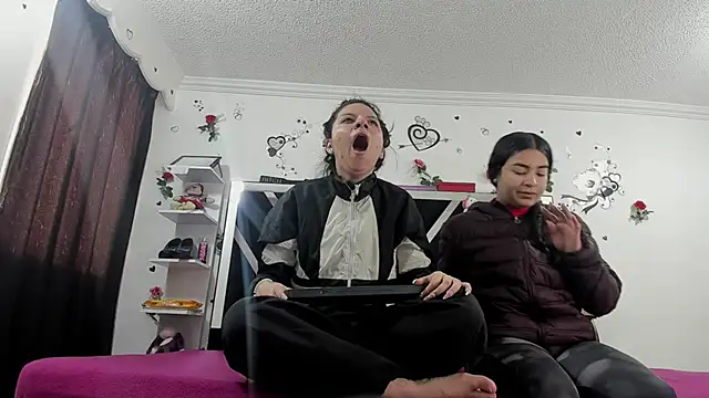 Snapshot of thedream_girls chatting on November 5, 2025, 12:16 pm thedream girls online show from November 5, 2025, 12:16 pm