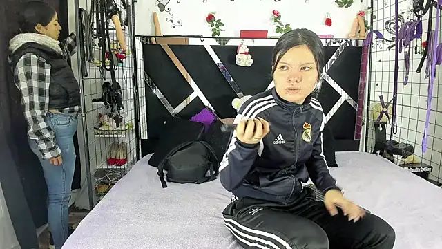 Snapshot of thedream_girls chatting on December 4, 2025, 12:14 pm thedream girls online show from December 4, 2025, 12:14 pm