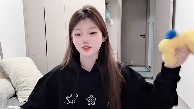 yangyang-1115 online show from September 28, 2025, 5:13 am