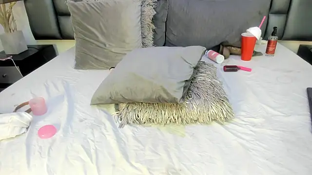 AshleyHill2 online show from March 3, 2025, 9:22 am