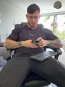 DimitriSullivan  online show from November 4, 2025, 5:34 pm