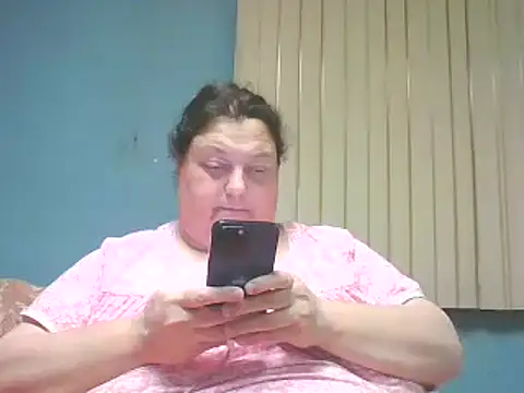 Snapshot of Honeybee2025 chatting on January 4, 2025, 10:45 pm Honeybee2025 online show from January 4, 2025, 10:45 pm