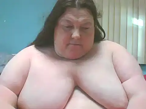 Snapshot of Honeybee2025 chatting on January 24, 2025, 10:08 pm Honeybee2025 online show from January 24, 2025, 10:08 pm