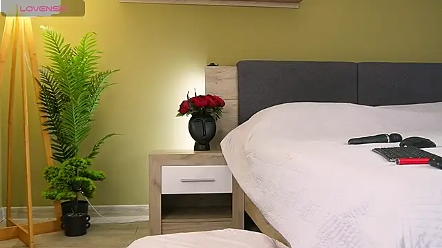 Snapshot of KiraRosse chatting on November 22, 2025, 11:53 am KiraRosse online show from November 22, 2025, 11:53 am