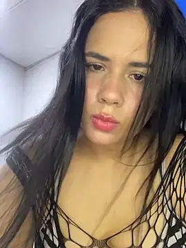 Leyna Kenet online show from April 18, 2026, 9:37 pm