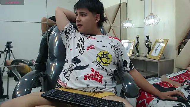 Snapshot of AndrewPherson chatting on January 29, 2025, 3:58 pm AndrewPherson online show from January 29, 2025, 3:58 pm