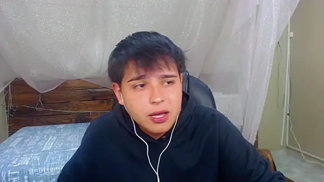 Snapshot of AndrewPherson chatting on February 17, 2025, 12:05 pm AndrewPherson online show from February 17, 2025, 12:05 pm