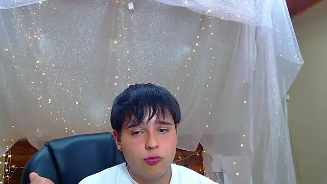 Snapshot of AndrewPherson chatting on February 26, 2025, 3:08 pm AndrewPherson online show from February 26, 2025, 3:08 pm