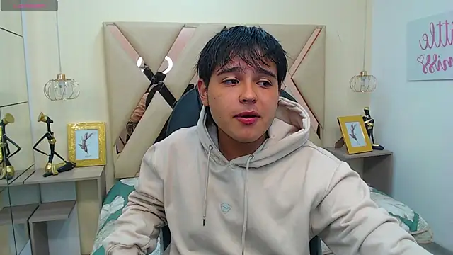 Snapshot of AndrewPherson chatting on February 27, 2025, 12:13 pm AndrewPherson online show from February 27, 2025, 12:13 pm