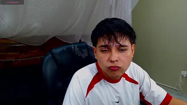 Snapshot of AndrewPherson chatting on March 17, 2025, 12:35 pm AndrewPherson online show from March 17, 2025, 12:35 pm