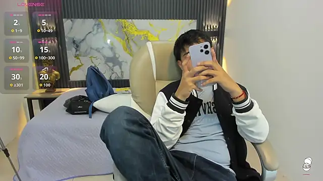 Snapshot of AndrewPherson chatting on September 18, 2025, 1:02 pm AndrewPherson online show from September 18, 2025, 1:02 pm