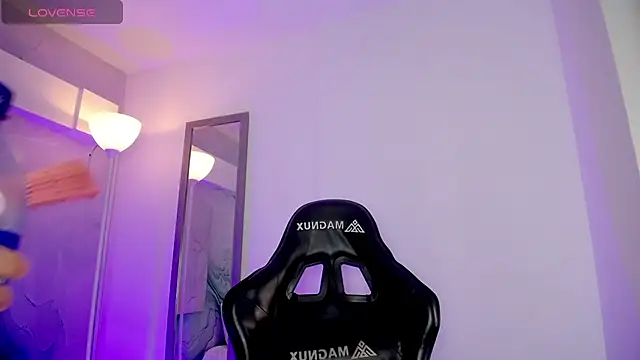 Aniie Doll online show from March 17, 2026, 8:34 pm