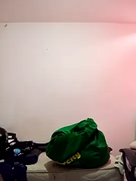 nicolle milf1978 online show from April 15, 2026, 9:59 pm