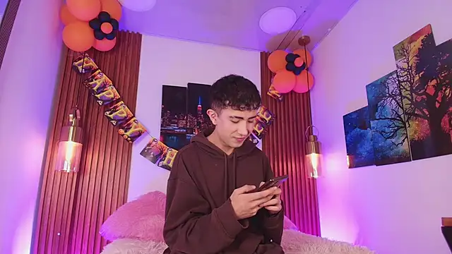 Noah Xitruxx online show from November 4, 2025, 3:16 am