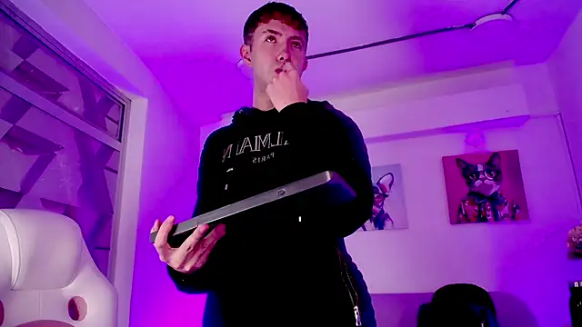 Noah Xitruxx online show from November 21, 2025, 1:10 pm