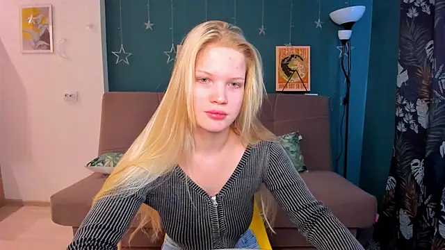 Snapshot of Xloe_Queen chatting on February 10, 2025, 9:25 am Xloe Queen online show from February 10, 2025, 9:25 am