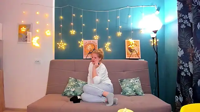 Snapshot of Xloe_Queen chatting on February 25, 2025, 2:33 pm Xloe Queen online show from February 25, 2025, 2:33 pm