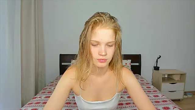 Snapshot of Xloe_Queen chatting on June 5, 2026, 6:31 am Xloe Queen online show from June 5, 2026, 6:31 am