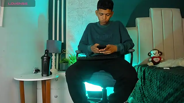 Snapshot of Jeffry_wolvess chatting on March 4, 2025, 12:12 pm Jeffry wolvess online show from March 4, 2025, 12:12 pm