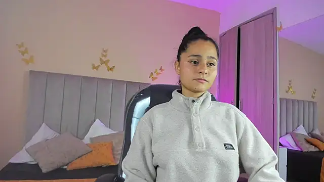 Snapshot of Giselle_Roldan chatting on April 18, 2026, 4:38 am Giselle Roldan online show from April 18, 2026, 4:38 am