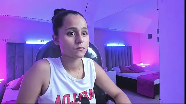 Snapshot of Giselle_Roldan chatting on April 29, 2026, 4:49 am Giselle Roldan online show from April 29, 2026, 4:49 am