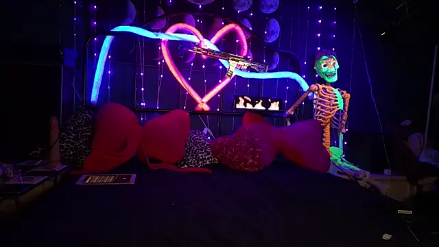 anonymouszN online show from November 18, 2025, 8:02 pm