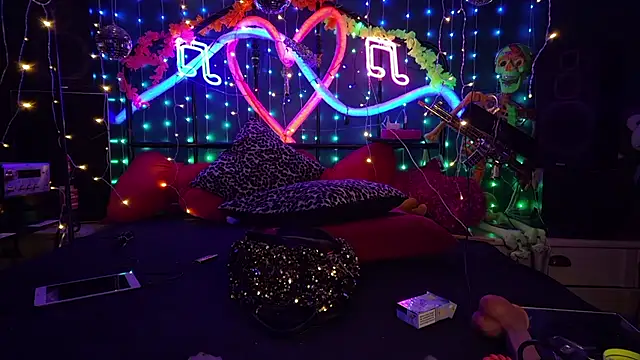 anonymouszN online show from April 16, 2026, 8:42 pm