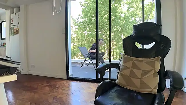 Den BlueXx online show from October 31, 2025, 6:53 pm