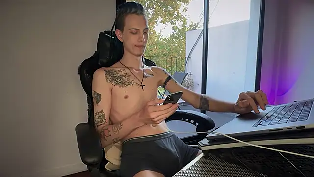 Den BlueXx online show from February 20, 2026, 10:32 pm