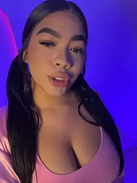 Snapshot of AllissonJames chatting on April 16, 2026, 1:45 pm AllissonJames online show from April 16, 2026, 1:45 pm