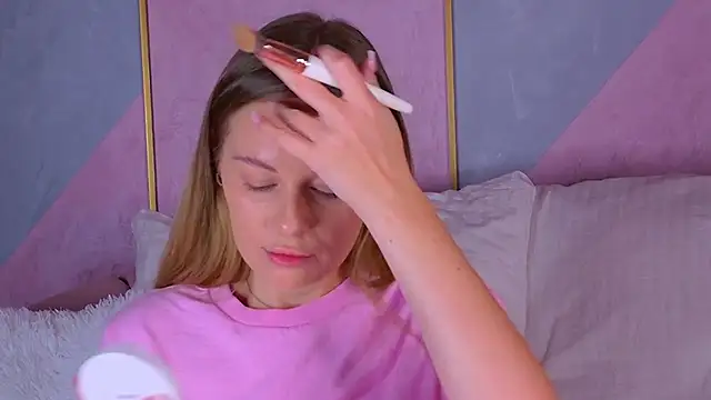 BeatriceEsmont online show from October 16, 2025, 7:26 pm