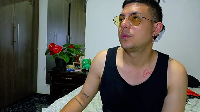 Nymphobuddies online show from December 17, 2024, 10:11 pm