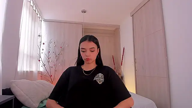 AnabelWolf online show from December 17, 2024, 7:26 pm