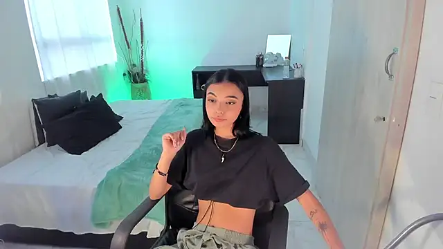 Snapshot of AnabelWolf chatting on January 10, 2025, 9:53 pm AnabelWolf online show from January 10, 2025, 9:53 pm