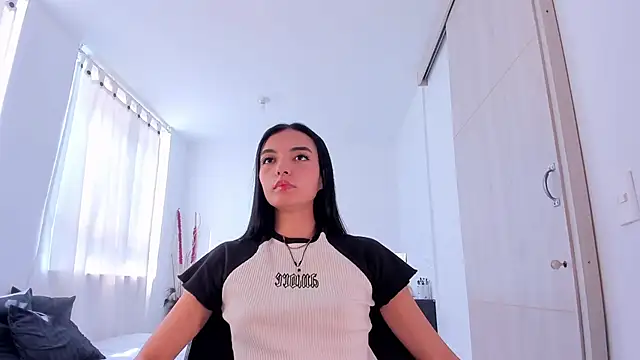 Snapshot of AnabelWolf chatting on January 16, 2025, 8:03 pm AnabelWolf online show from January 16, 2025, 8:03 pm